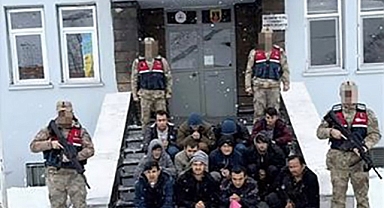 Düzensiz göçmenler dronla yakalandı