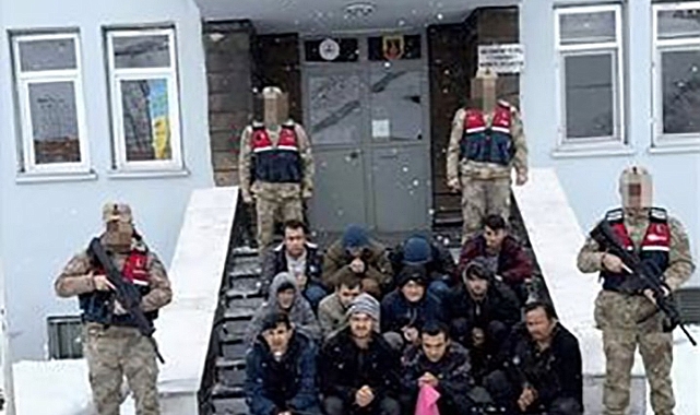 Düzensiz göçmenler dronla yakalandı