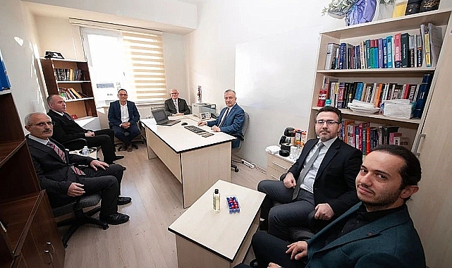 EBYÜ Rektörü Prof. Dr. Akın Levent, Mühendislik ile İktisadi ve İdari Bilimler Fakültesinde unvan alan akademisyenleri tebrik etti
