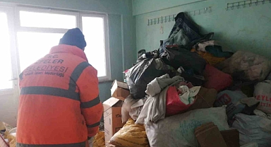 Efeler Belediyesi çöp evleri temizledi