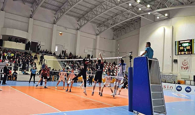 Efeler Ligi: TÜRŞAD: 0 - Halkbank: 3