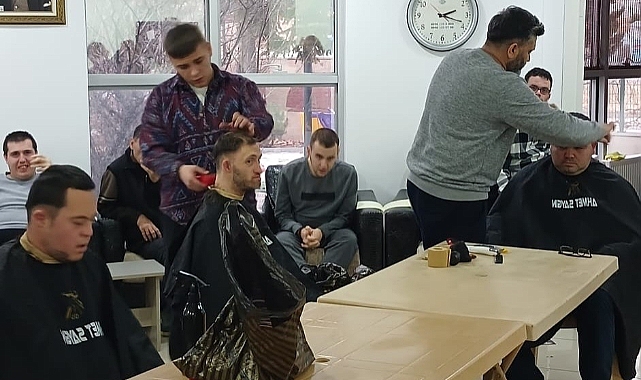 Engelsiz Yaşam Merkezi’nde tıraş vakti