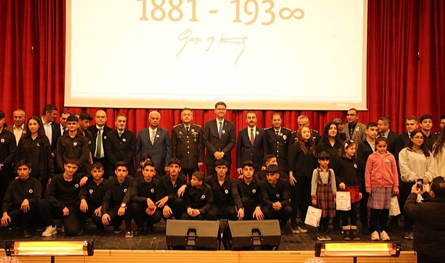 Erciş'te 10 Kasım Atatürk'ü Anma Programı Düzenlendi