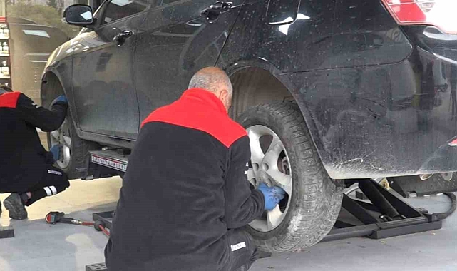 Erciş'teki oto lastikçilerde yoğunluk