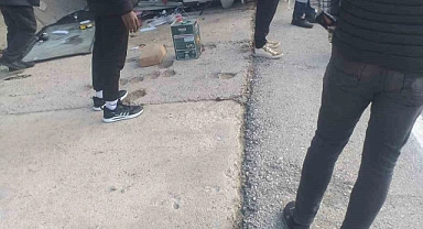 Erpiliç’in tavuk yüklü kamyonu devrildi: 1 yaralı