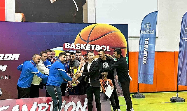 Erzurum Emniyet Müdürlüğü Erkek Voleybol Takımı Türkiye üçüncüsü
