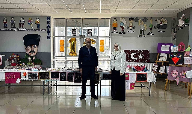 Erzurum Yıldızkent İlkokulu öğrencilerinin 'Cumhuriyet ve Atatürk etkinlikleri" sergisi beğeni topladı