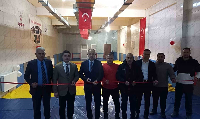 Erzurum'da bir okulda güreş salonu açıldı