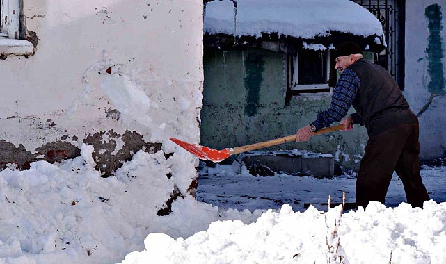 Erzurum'da dondu termometreler -18'i gösterdi