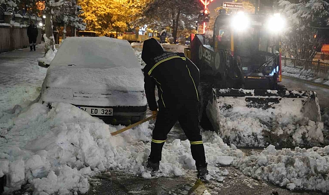 Erzurum'da kar mücadelede 24 saatlik mesai