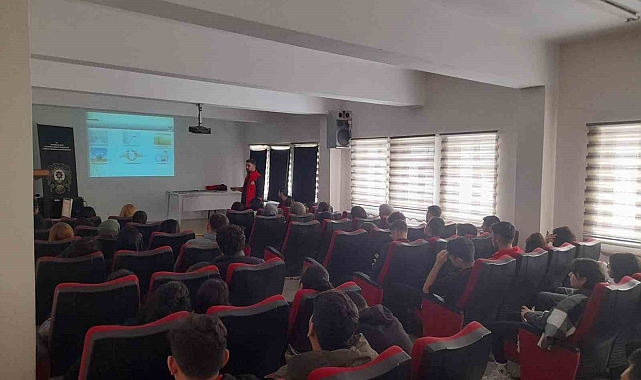 Erzurum'da polis öğrencilere güvenli gelecek bilgilendirmesi