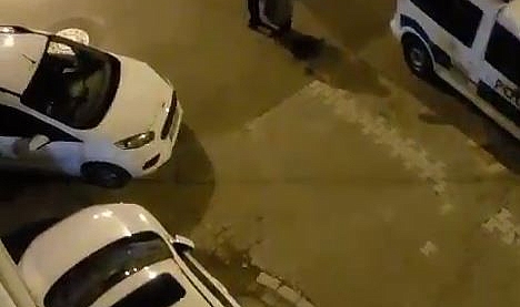 Esenyurt’ta paylaşımlı yolculuk uygulaması şoförü, ters yönde polis aracına çarptı