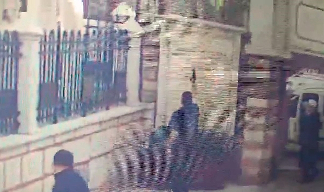 Fatih’te cami avlusunda havaya ateş açan şüpheli Üsküdar’da yakalandı