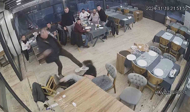 Gazeteciye saldırı anı güvenlik kamerasına yansıdı
