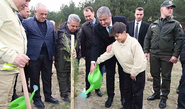 ‘Geleceğe Nefes’ için fidanlar toprakla buluştu
