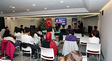 Gençler, Başkan Yalçın’a ’Söyleyeceklerim Var’ dedi