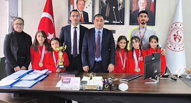 Gençlik ve Spor İl Müdürü Çelebi, başarılı öğrencileri tebrik etti