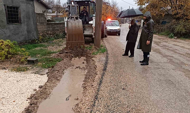 Gölbaşı Belediyesi, tıkanan mazgalları temizledi