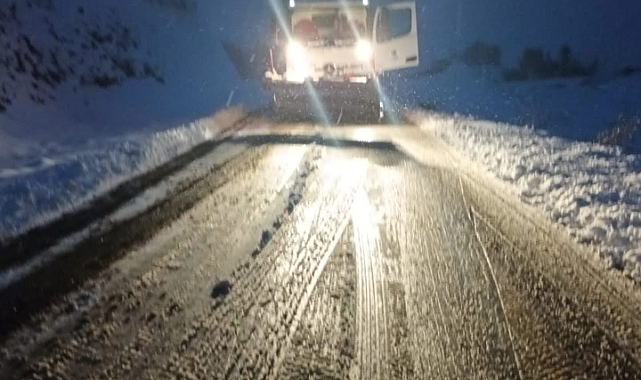 Gürpınar Belediyesi'nden Kar Yağışına Karşı 24 Saatlik Seferberlik