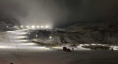 Hakkari Kayak Merkezi beyaza büründü