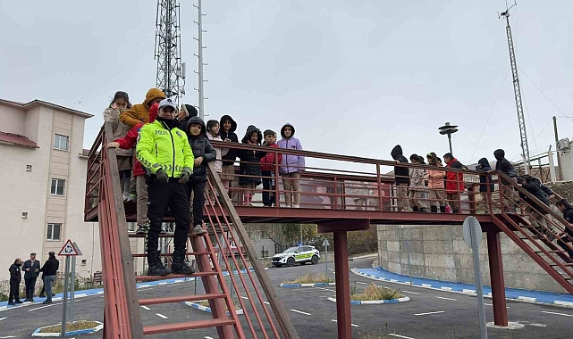 Hakkari'de çocuklara trafik eğitimi verildi