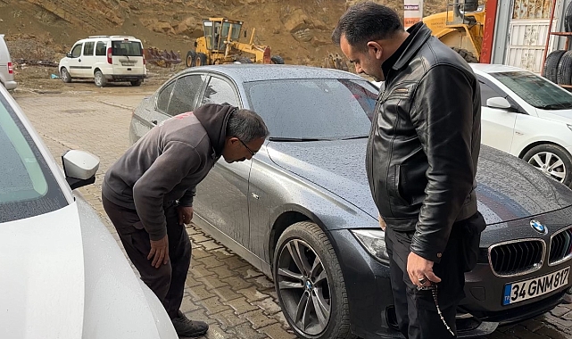 Hakkari'de havalar soğudu, sürücüler lastik değişimine başladı