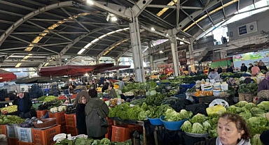 Halk pazarında fiyatlar yükseldi