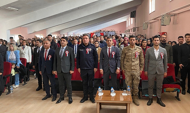 Hamur’da 24 Kasım Öğretmenler Günü Kutlama programı düzenlendi