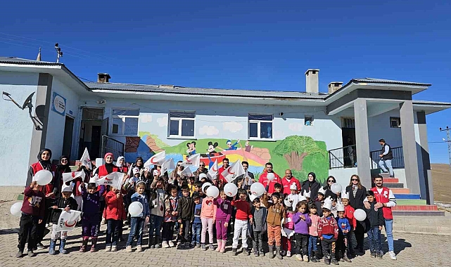 Hamur'da Kızılay Haftası etkinlikleri renkli görüntülere sahne oldu
