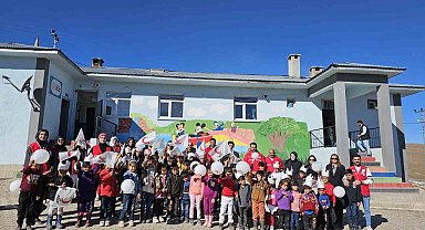 Hamur'da Kızılay Haftası etkinlikleri renkli görüntülere sahne oldu