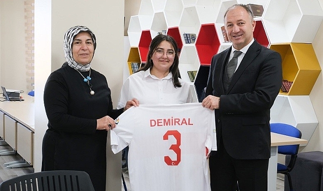 Hayranı olduğu Merih'in formasını 'Yurtlig'den kazandı