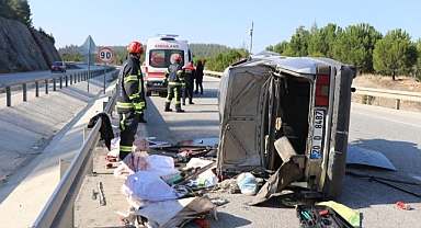 Hurda yüklü araç hurdaya döndü