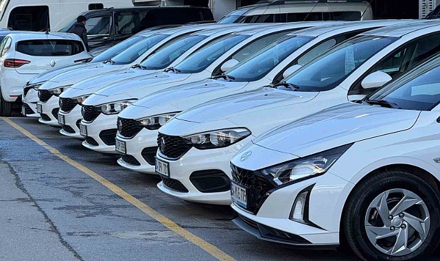 İkinci el araç piyasasında yıl sonu hareketliliği yaşanırken, fiyatlar sabit kaldı