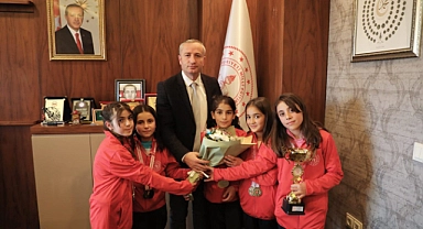 İl Müdürü Kökrek, başarılı öğrencileri kabul etti
