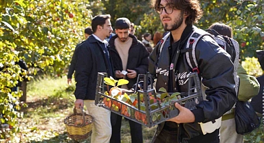 İlk meyveler vatandaşa ücretsiz dağıtıldı