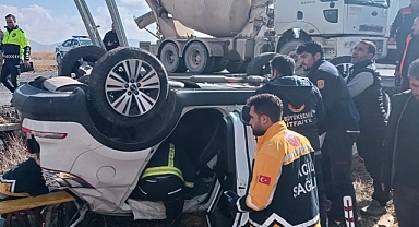 İran plakalı otomobil takla attı: 2 yaralı