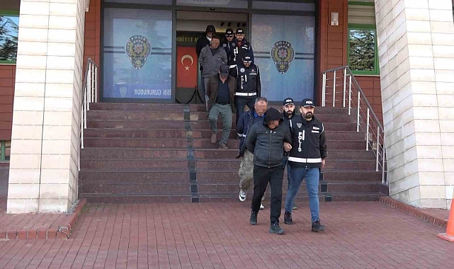 Isparta’da kaçak defineciler adliyeye sevk edildi