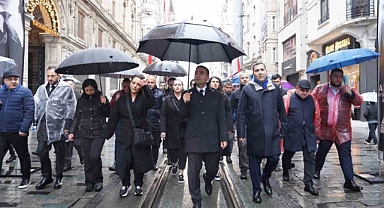 İstiklal Caddesi Atatürk’ün sesi ile yankılandı
