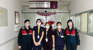 Jandarma ekipleri lösemili çocuklar ve ailelerine moral oldu