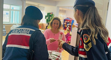 Jandarma, öğretmenleri unutmadı