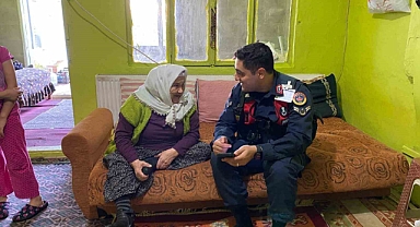 Jandarma yaşlı çınarları unutmuyor