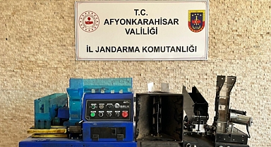Kaçak makaron dolumu yapan makineleri satmaya çalışırken jandarmaya yakalandılar