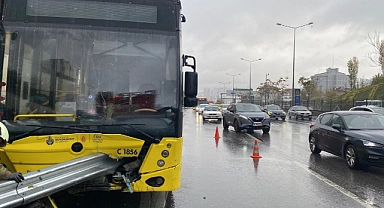Kadıköy’de bariyerler İETT otobüsüne ok gibi saplandı