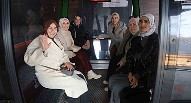 Kadın çiftçiler teleferikle eşsiz deneyim yaşadı