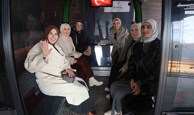 Kadın çiftçiler teleferikle eşsiz deneyim yaşadı