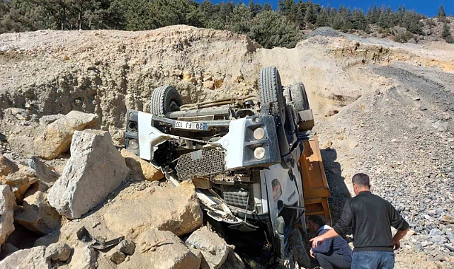 Kahramanmaraş’ta hafriyat kamyonu devrildi: 1 yaralı