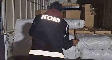 Kamyonet kasasından 821 kilogram kaçak tütün çıktı