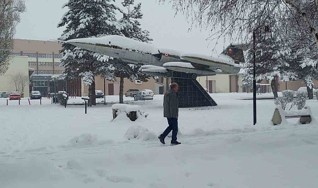 Kar Erzurum'u adeta esir aldı