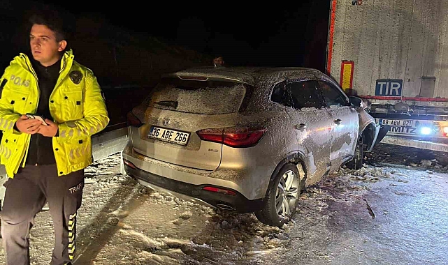 Kar esareti araçlar yolda kaldı