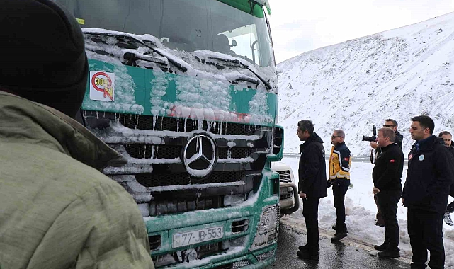 Kar yağışının ardından Erzincan'da kapanan şehirlerarası yollar ulaşıma açıldı